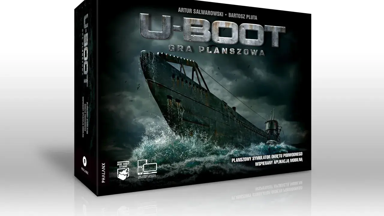 U-Boot gra planszowa. Mroczny okręt podwodny wynurza się z wzburzonych fal pod burzowym niebem.