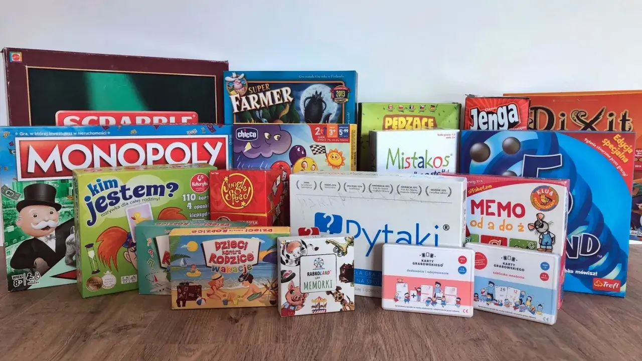 Kolekcja gier planszowych i karcianych, idealna na rodzinne wieczory. Znajdziesz tu Monopoly, Jengę, Dixit i inne najlepsze gry zręcznościowe.