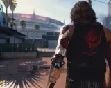 Cyberpunk czas gry: mężczyzna z cybernetycznym ramieniem i koszulką z logo Samurajów stoi na tle futurystycznego miasta.
