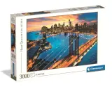 Puzzle 3000 wymiary: nocny widok Manhattanu z mostami i drapaczami chmur w zachodzącym słońcu.