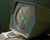 Oto ekran komputera z lat 70. z wyświetloną grą, prawdopodobnie pierwsza gra na świecie.