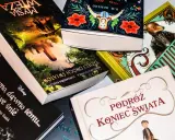 Książka dla 16 latki: "Podróż na koniec świata", "Dzieci dwóch światów", "Mroczna baśń" i inne.