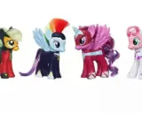 Kolekcja zabawek: my little pony postacie w strojach superbohaterów.