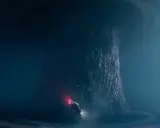Mroczna, wirująca struktura przypominająca drzewo w **stranger things upside down**. Mały pojazd z czerwonym światłem zbliża się do niej.