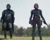 Mandalorian w zbroi i Bo-Katan Kryze z mieczem. Kto to? To oni!