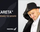 Uśmiechnięty mężczyzna w czarnym fraku i kapeluszu, gotowy na zabawną weselną kareta.