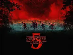 Dzieci na rowerach jadą przez miasto w tle, nad którym wisi potworna, czerwona chmura. To zapowiedź kolejnego sezonu, czyli **stranger things scenariusz**.