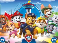 Wesołe psi patrol postacie: Chase, Marshall, Skye, Rubble, Rocky, Zuma i Everest gotowi do akcji!