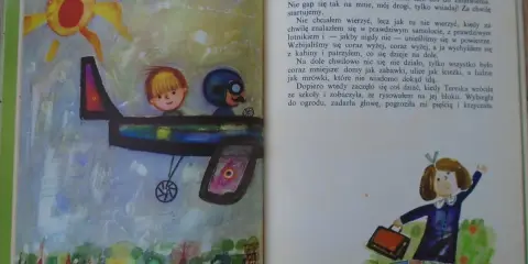 Pilot i ja streszczenie: chłopiec z pilotem w samolocie leci nad miastem, a na dole dziewczynka grozi mu pięścią.