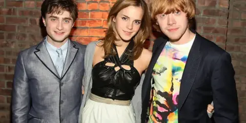 Daniel Radcliffe, Emma Watson i Rupert Grint świętują urodziny Harry'ego Pottera.