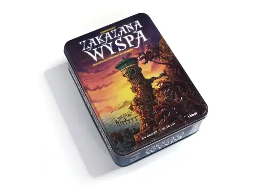 Pudełko gry planszowej "Zakazana Wyspa" z wieżą zegarową i palmami na tle zachodzącego słońca.
