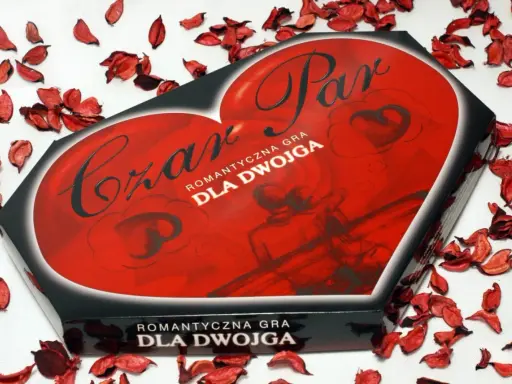 Romantyczna gra "Czar Par" dla dwojga, idealna na wspólne wieczory.