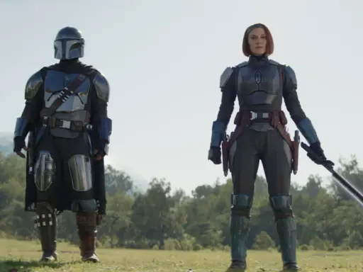 Mandalorian w zbroi i Bo-Katan Kryze z mieczem. Kto to? To oni!