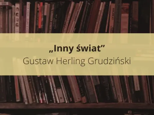 Na tle regału z książkami widnieje napis „Inny świat” Gustawa Herlinga-Grudzińskiego. To streszczenie jego przejmującej opowieści o życiu w łagrze.