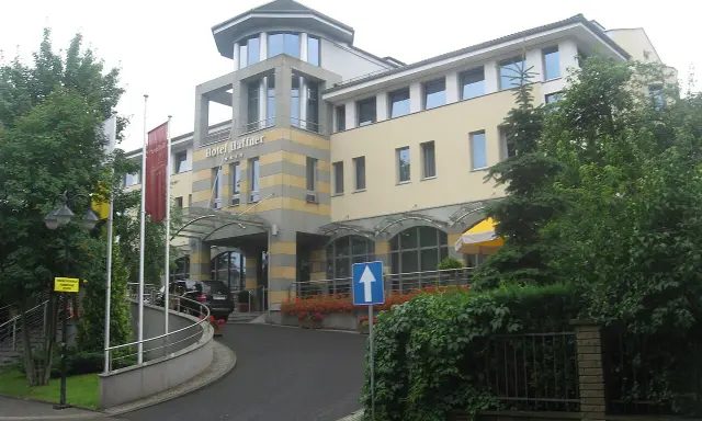 Hotel Haffner, nazwany na cześć Jana Jerzego Haffnera, wita gości.