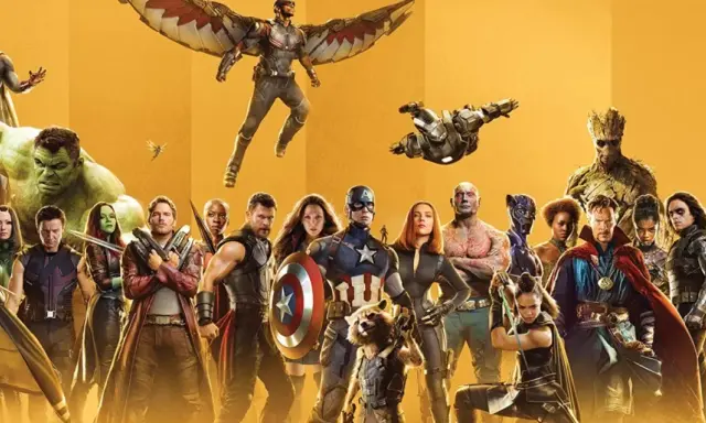 Wielka gromada marvel postacie: Hulk, Kapitan Ameryka, Thor, Iron Man, Czarna Wdowa, Star-Lord, Groot i inni gotowi do walki.