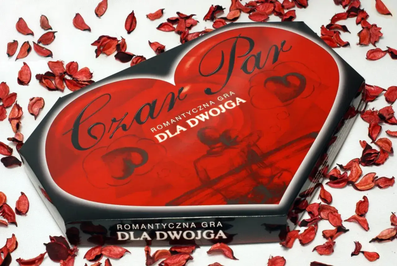 Romantyczna gra "Czar Par" dla dwojga, idealna na wspólne wieczory.