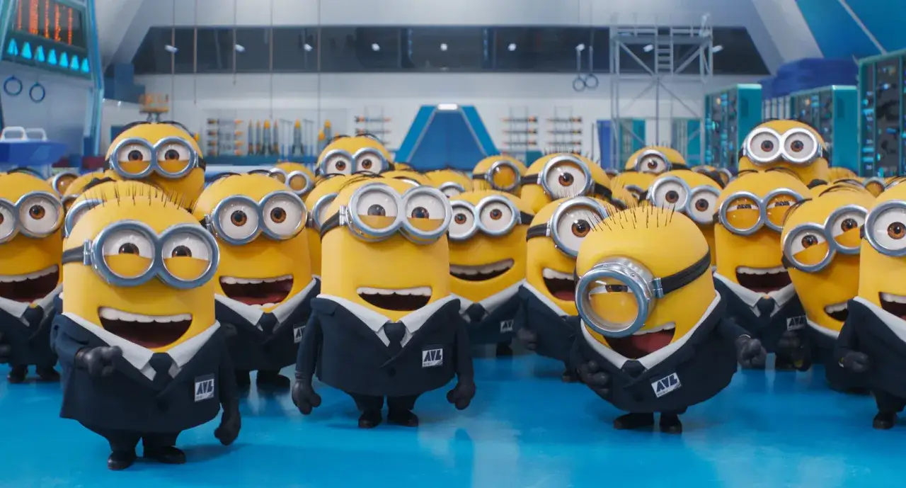 Uśmiechnięte minionki postacie w garniturach stoją w rzędzie, gotowe do akcji.
