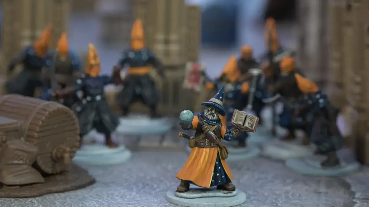 Magiczna bitwa! Czarodziej z kulą i księgą prowadzi armię w black rose wars.