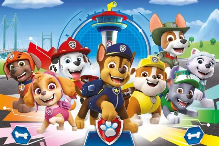 Wesołe psi patrol postacie: Chase, Marshall, Skye, Rubble, Rocky, Zuma i Everest gotowi do akcji!